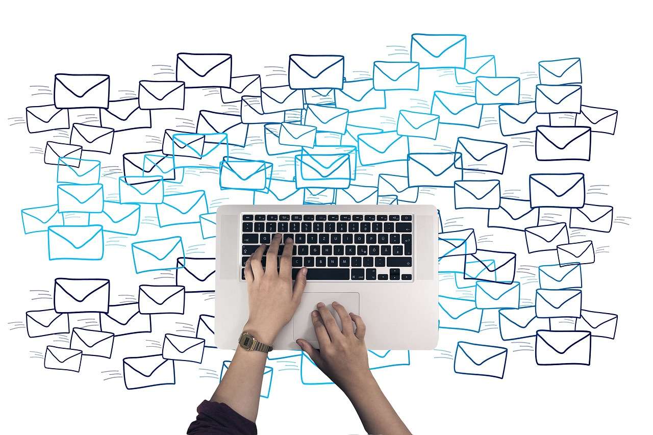 An icon depicting the "Send Email" button with an envelope symbol.